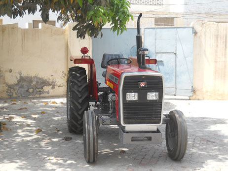 Massey Ferguson MF-240 tractor for Sale Image 11