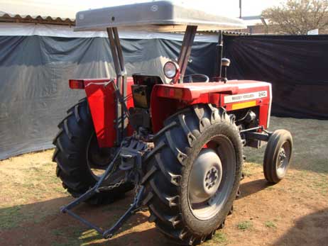 Massey Ferguson MF-240 tractor for Sale Image 2