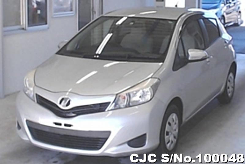 Toyota Vitz in Silver for Sale Image 3