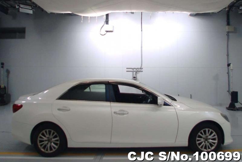 Toyota Mark X in White for Sale Image 4