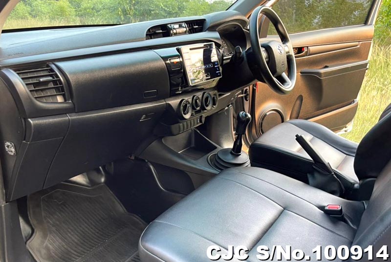 Toyota Hilux in Silver for Sale Image 10