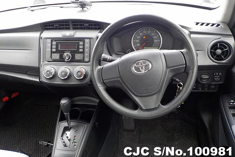 Toyota Corolla Axio in White for Sale Image 4