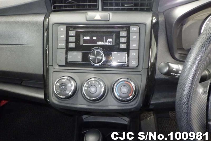 Toyota Corolla Axio in White for Sale Image 8